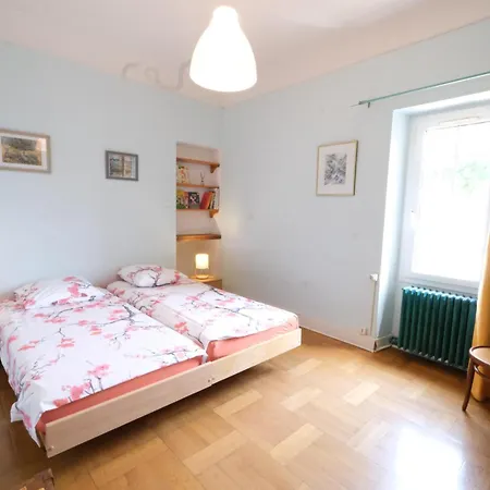 Pleasant With Swimming Pool, In Moules, Near Arles, Between The Camargue And The Alpilles - 6 People بيت للعطل آرْلْ