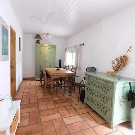 Pleasant With Swimming Pool, In Moules, Near Arles, Between The Camargue And The Alpilles - 6 People آرْلْ