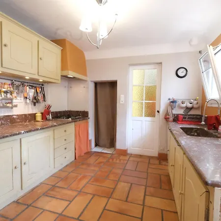 Pleasant With Swimming Pool, In Moules, Near Arles, Between The Camargue And The Alpilles - 6 People بيت للعطل *
