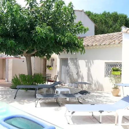 Pleasant With Swimming Pool, In Moules, Near Arles, Between The Camargue And The Alpilles - 6 People * آرْلْ