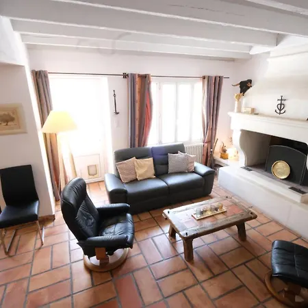 Pleasant With Swimming Pool, In Moules, Near Arles, Between The Camargue And The Alpilles - 6 People آرْلْ