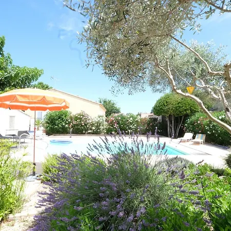 Pleasant With Swimming Pool, In Moules, Near Arles, Between The Camargue And The Alpilles - 6 People آرْلْ